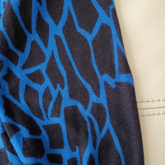 2/40$ Twelve by Twelve animal print blue cardigan - Picture 9 of 11